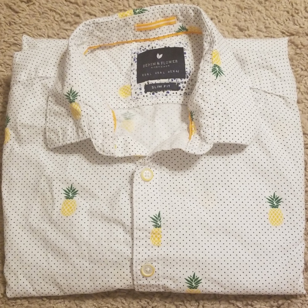 Button up short sleeve pineapple